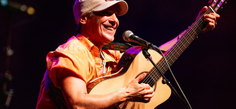 Tizenhét év után új albummal jön Manu Chao