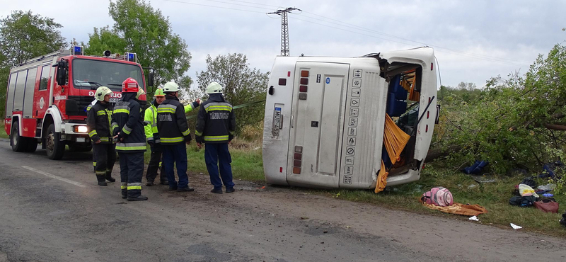 Buszbaleset Tótkomlósnál: Szegedre kellett vinni az egyik sérültet