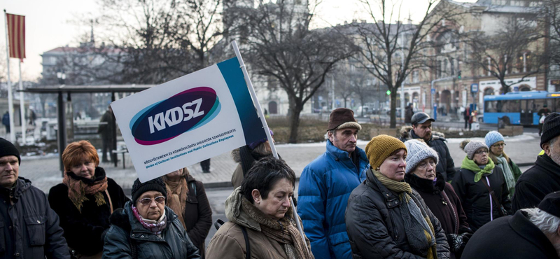 A könyvtárak és múzeumok támogatásáért tüntettek a fővárosban