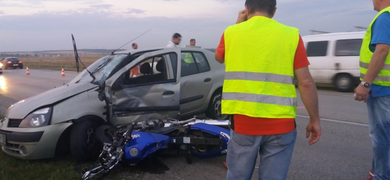 Két motoros bukott a 7-es úton történt balesetben, egyikük meghalt – fotók