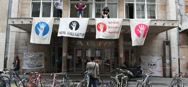 A Színművészeti új kuratóriuma szerint a lemondott vezetés cserben hagyta a járványhelyzetben a hallgatókat