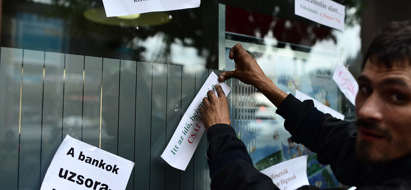 Vége a tüntetésnek a Belvárosban, igazoltattak a rendőrök