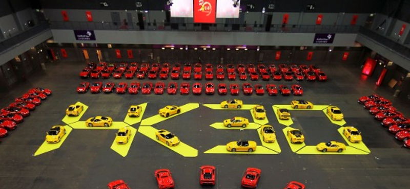 600 Ferrari állt össze egy képpé