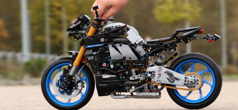 Szupermenő motor lehet a nappalink dísze: megépítettük a Lego első Yamaha szettjét