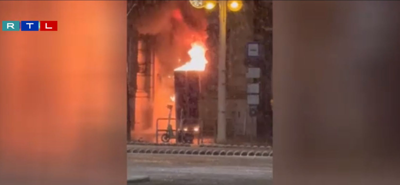 Lángok csaptak fel a Blaha Lujza téri Lidl raktárában – videó