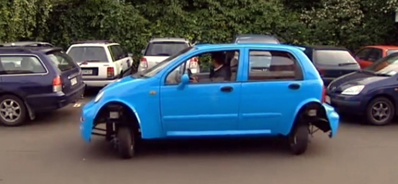 Videó: íme a világ legegyszerűbben parkoló autója