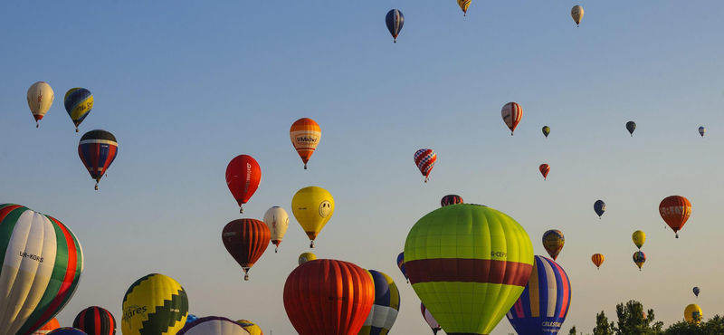 Fotók: Színes hőlégballonok árasztották el Debrecent