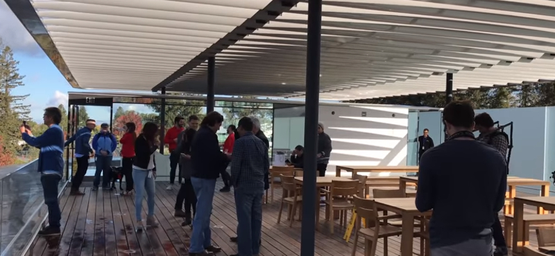 Videó: megnyitotta kapuit az Apple Park látogatói központja