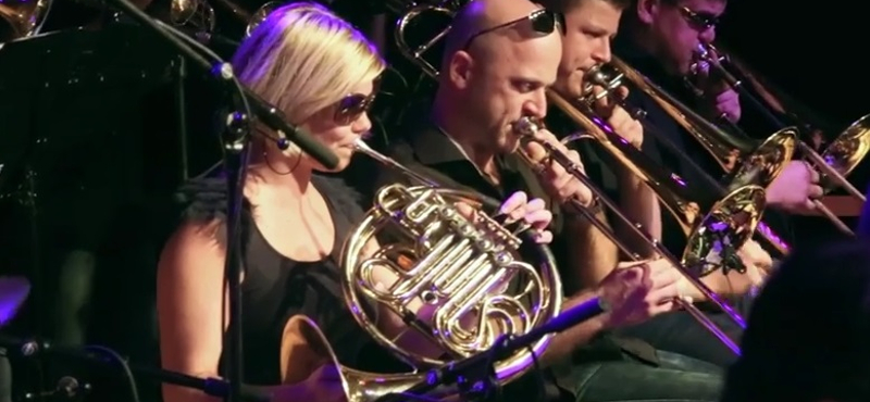 Húsz zenészből álló big band lép fel az A38 hajón