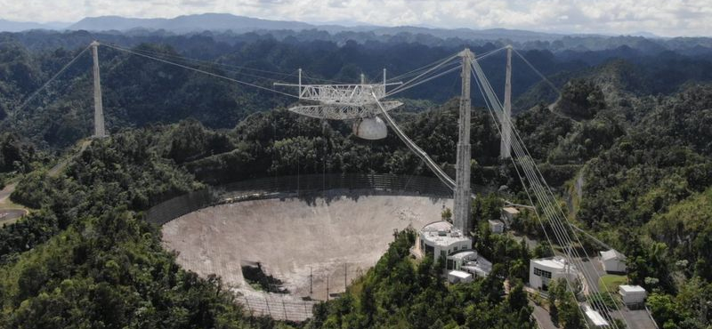 Összeomlott a világ legnagyobb rádióteleszkópja, a 900 tonnás Arecibo
