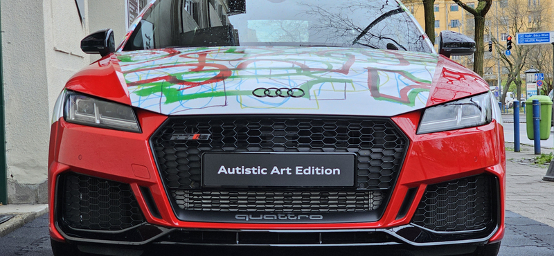 Megnéztük a különleges utolsó győri Audi TT RS Roadstert, amellyel autistákat támogatnak