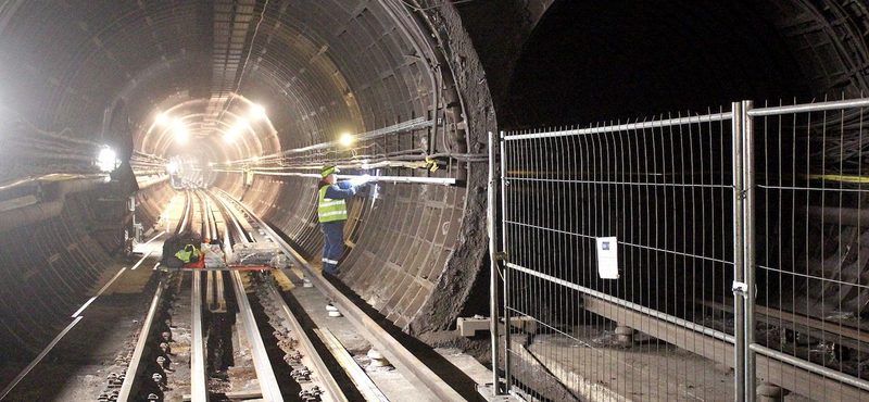 Egy 50 éves emlék került elő a metrófelújítás során a Belvárosban