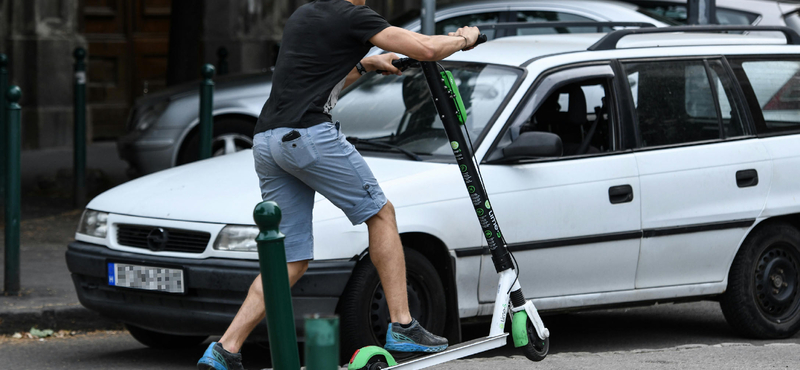 Kötelező lesz a sisak néhány esetben a bringásoknak, definiálják az elektromos roller fogalmát, és nagyobb védelmet élveznek majd a gyalogosok is az új KRESZ-ben