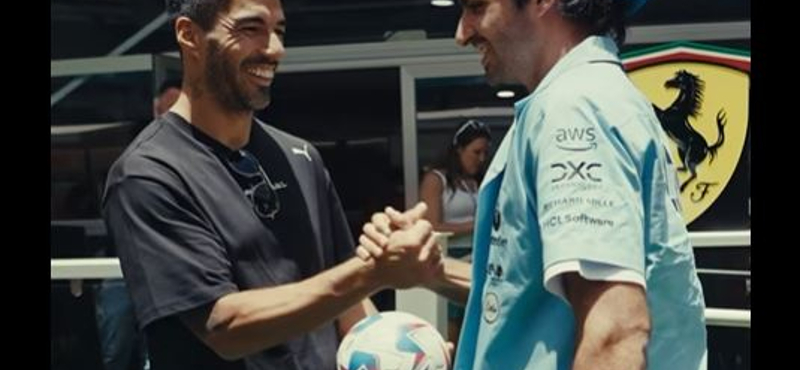 Felbukkant az Inter Miami sztárja, Luis Suarez a Ferrarinál, és Carlos Sainzzal szórakoztak egy kicsit – videó