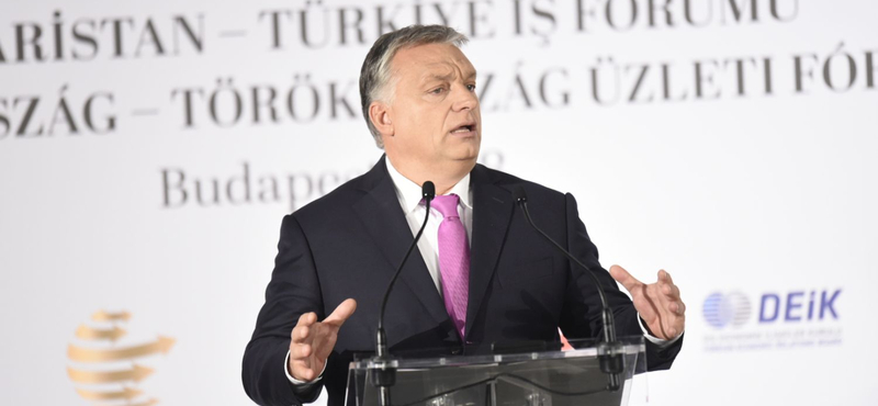 Amikor Orbán luxusrepülővel megy külföldi focimeccsre, a TEK is elkíséri