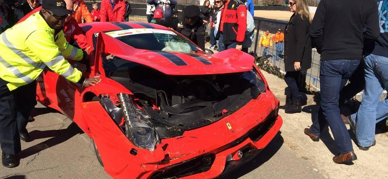 Csúnyán összetört egy Ferrari 458 Speciale Johannesburgban