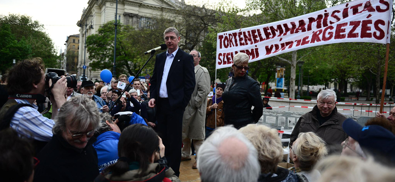 Átalakítják a német megszállási emlékművet a Liberálisok szerint