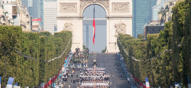 230 éves a Bastille ostroma: díszszemle és letartóztatások a francia nemzeti ünnepen