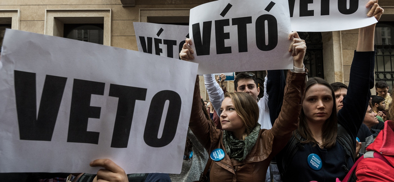 New York Times: Ne írd alá, János!