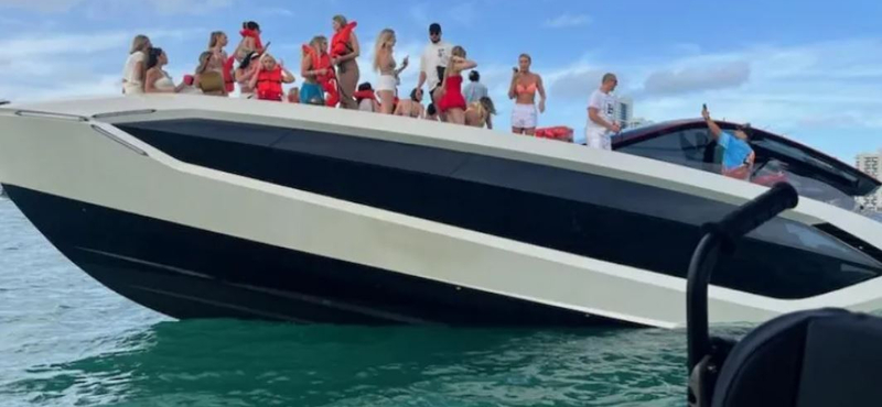Túltolták a bulit a bikinis influenszerek, elsüllyesztettek egy Lamborghini jachtot Miamiban