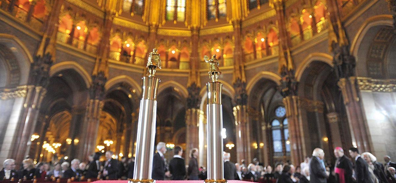 Rendkívüli keretből pótolták a Kossuth-díjasok pénzét