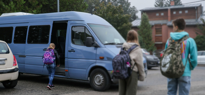 Iskolabuszt indított a második kerület