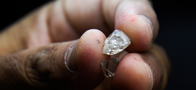 Az orosz gyémántot is szankcióval sújtja az EU