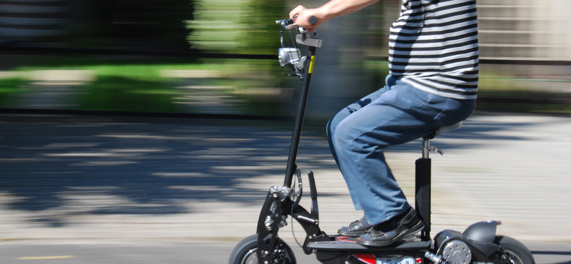 Benzin nélkül, hatvannal: villanyrollerrel száguldunk a városban