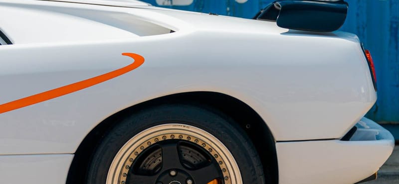 28 éves, de alig használt brutális Lambo vár új gazdára