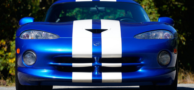 Nem kicsit mérges kígyó: alig használt 27 éves Dodge Viper vár új gazdára