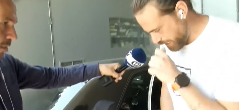 Bemutatták a görög állami tévében, hogyan kell benzint lopni
