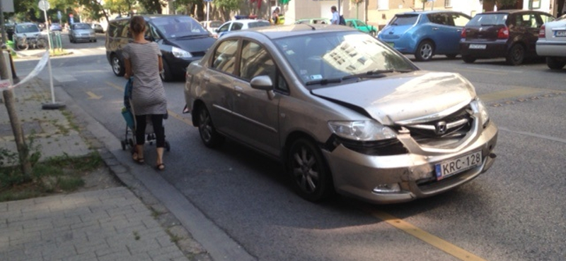 Megint autók csattantak egy veszélyes újlipóti kereszteződésben – fotók