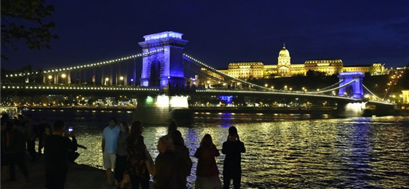 A kormány beszállna a Lánchíd környékének felújításába, de feltételekkel