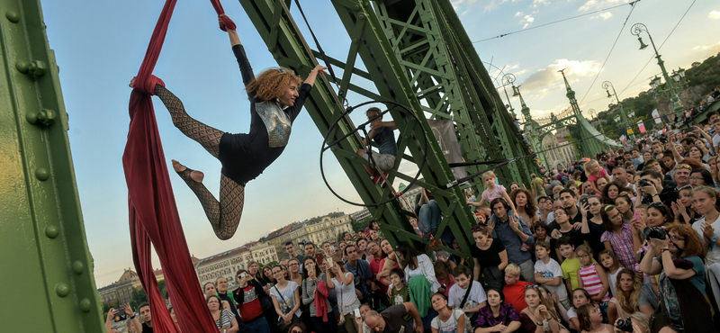 Újra a béke szigete lett a Szabadság híd - így lazultak rajta a budapestiek