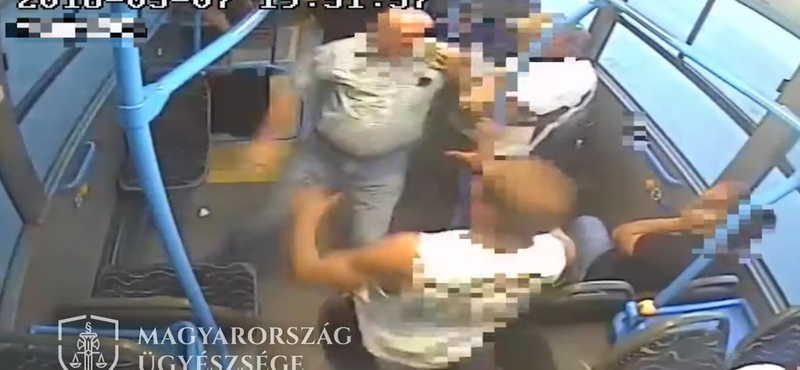 Életveszélyesen összevertek egy idős férfit egy csepeli buszon 