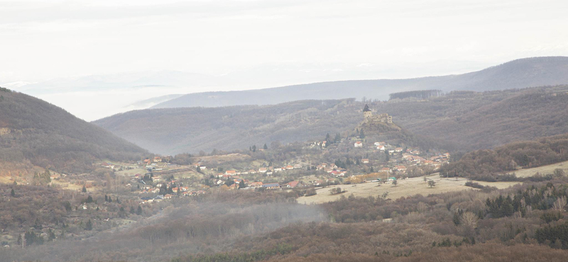 Hazai pálya: Vártúra a határon