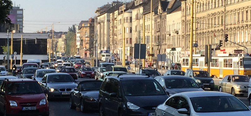 Gránátot találtak, lezárják a BAH-csomópont környékét