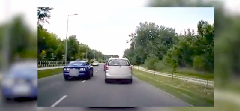 Győrben valaki egy Ford Mustanggal iratkozott fel a szégyenfalra – videó