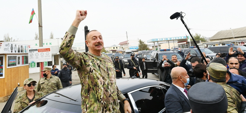 Győzelmi körútra indult az azeri elnök a feleségével Hegyi-Karabahban