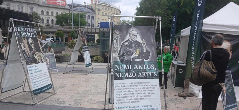 Barabás Richárd vitára hívta Soproni Tamást, miután vallásgyalázónak nevezte a Párbeszéd plakátjait