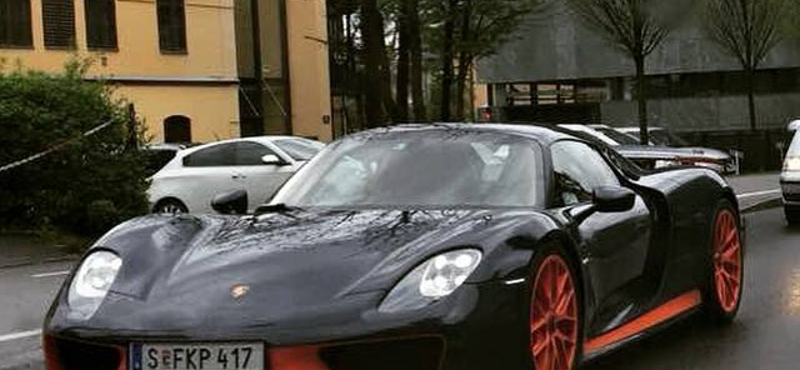 Egészen egyedi Porschéja van a bukott Porsche-unokának