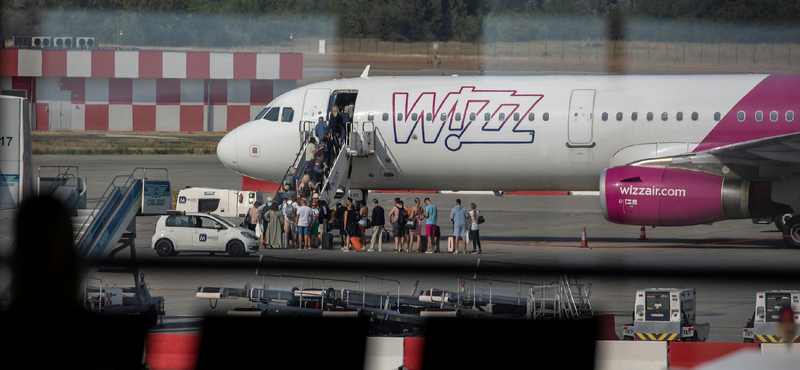 A WizzAir továbbra sem tudja hazahozni az Ukrajnában rekedt gépeit, de kettő hajtóművét már kicsempészték onnan