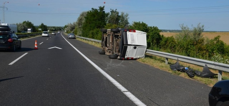 Baleset lett a büntetőfékezésből az M7-esen