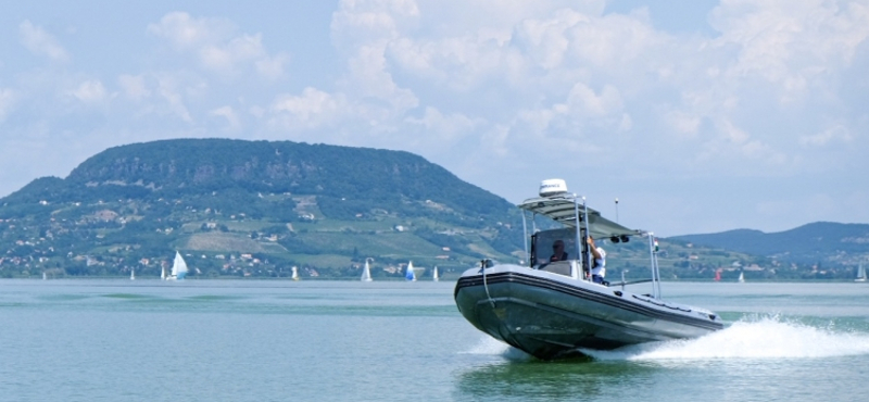 Vasárnap hét embert hoztak ki a Balatonból a vízi rendőrök