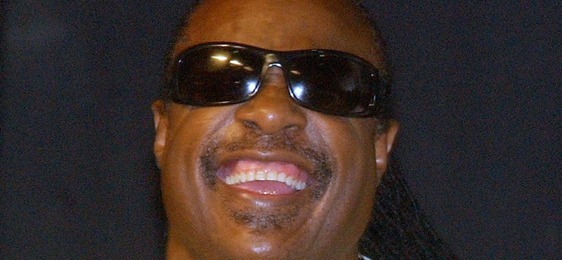 Stevie Wonder Ghánába emigrál