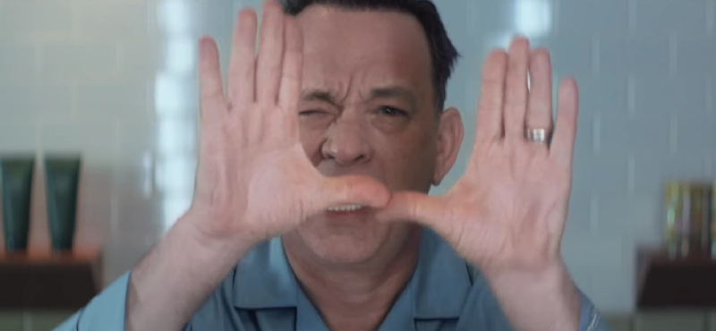 Tom Hanks tátog, majd táncra perdül egy klip kedvéért