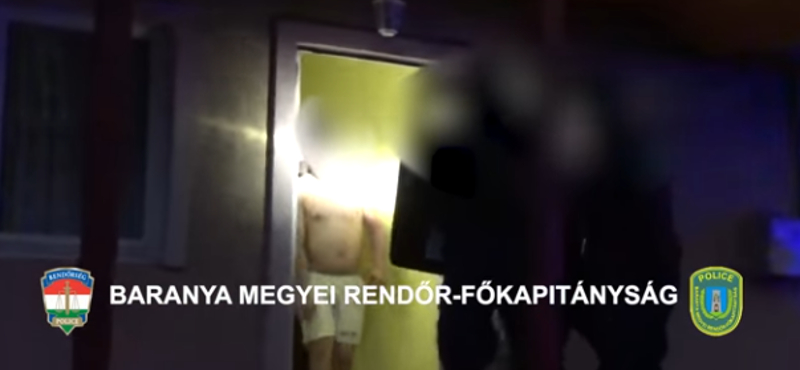 "Nyújtsa előre a kezeit! Térdeljen le!" - Először jött hangos videó rendőrségi akcióról