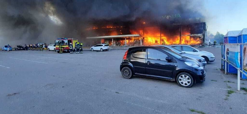 Zelenszkij az európai történelem egyik legelvetemültebb terrorcselekményének nevezte a kremencsuki támadást