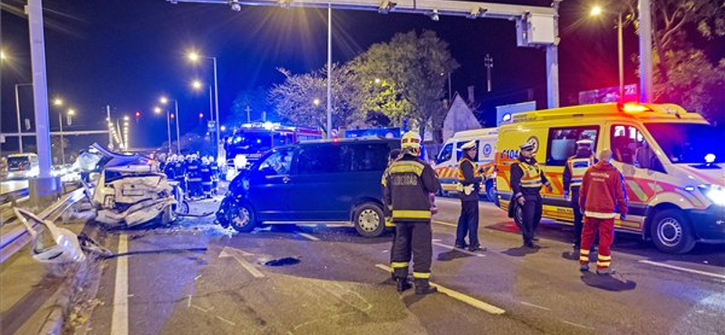 Megdöbbentő fotók jöttek az ötös karambolról az M3-ason