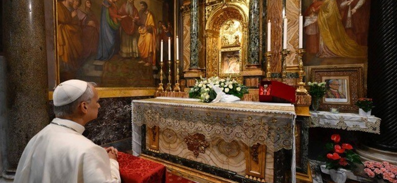 XIV. Leó pápa meglátogatta elődje, Ferenc pápa sírját
